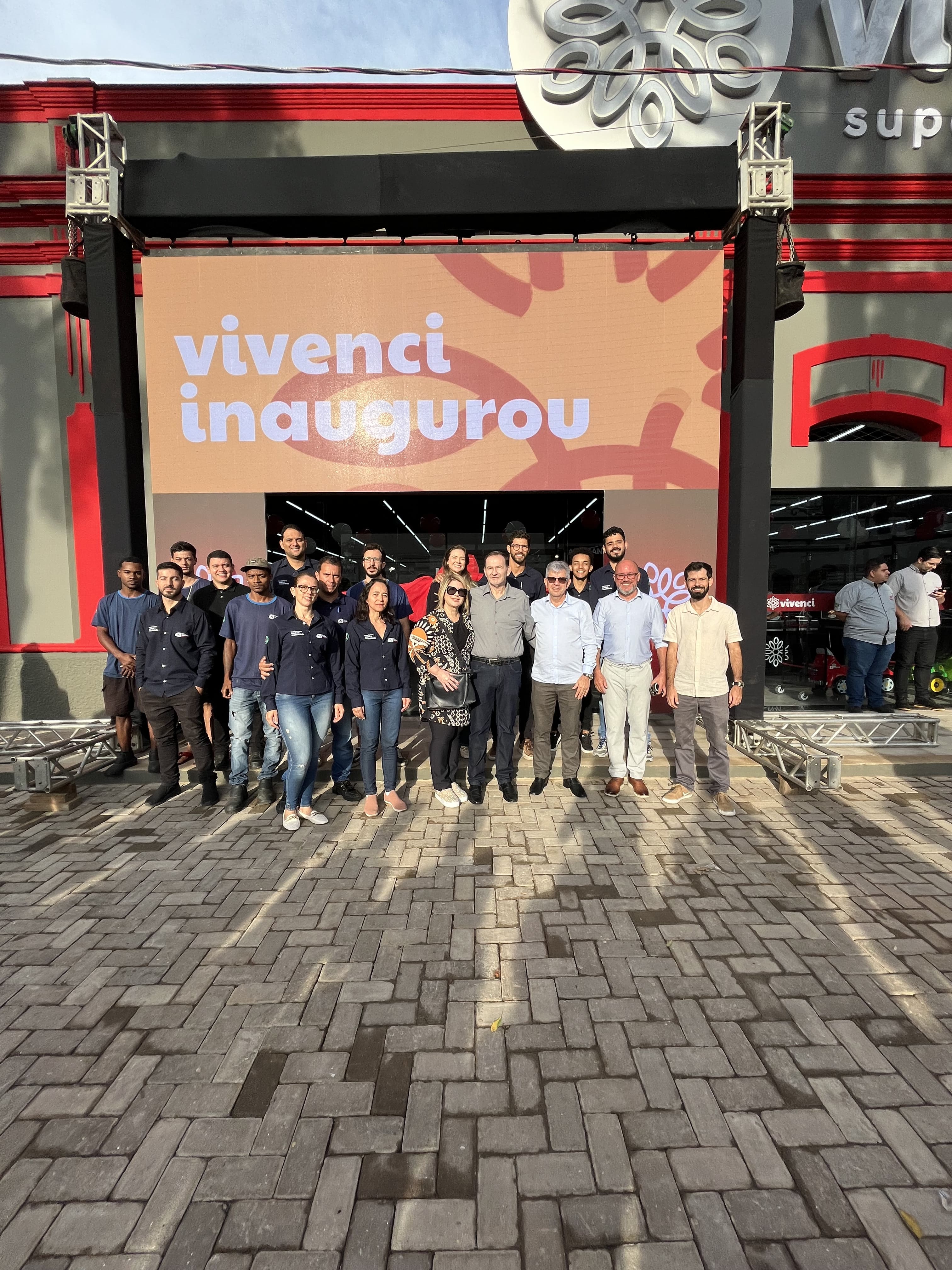 Supermercado pronto para inauguração